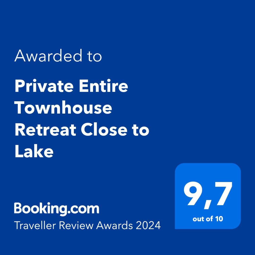 Private Entire Townhouse Retreat Close To Lake Calgary Bagian luar foto